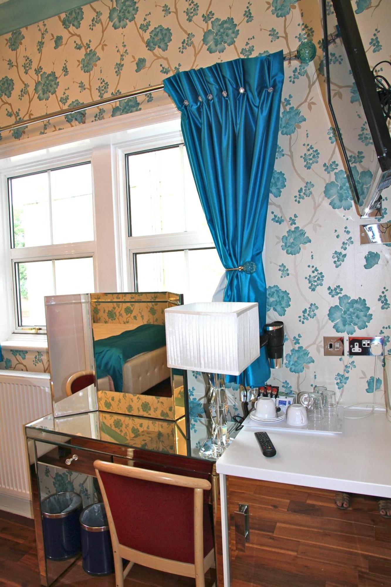 Crompton Guest House Χάνσλοου Εξωτερικό φωτογραφία