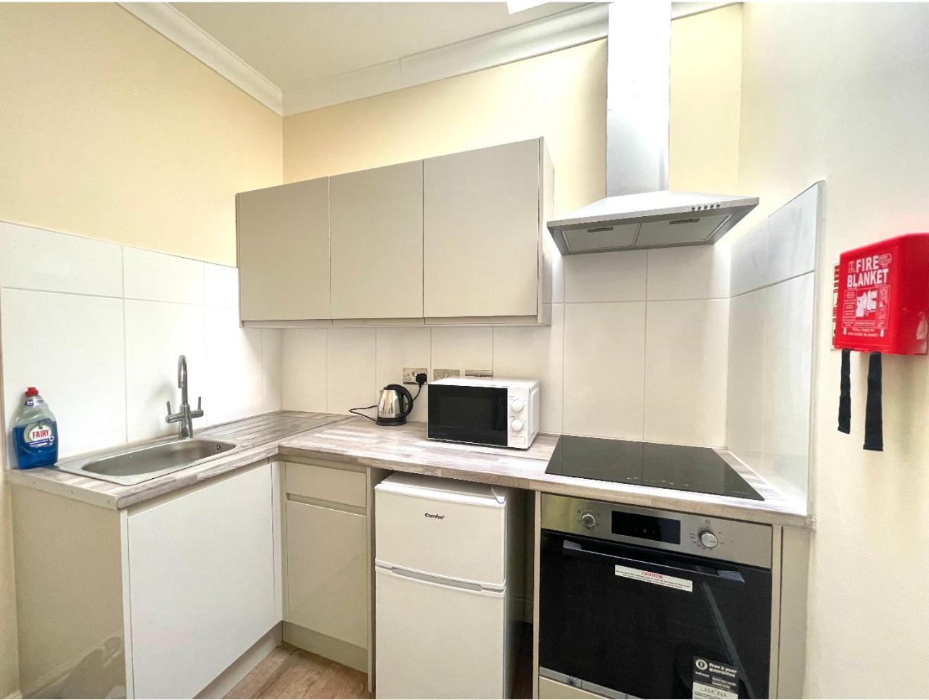Crompton Guest House Χάνσλοου Εξωτερικό φωτογραφία