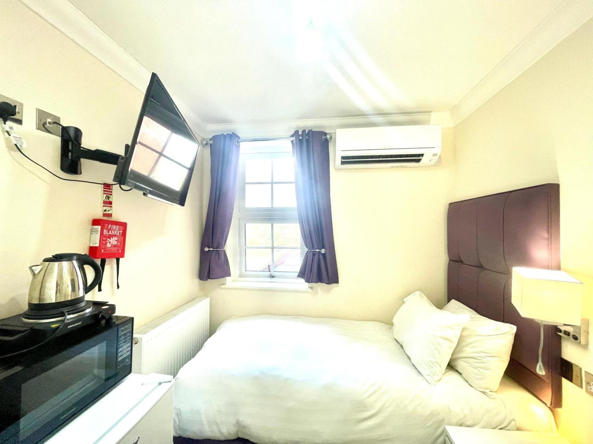Crompton Guest House Χάνσλοου Εξωτερικό φωτογραφία