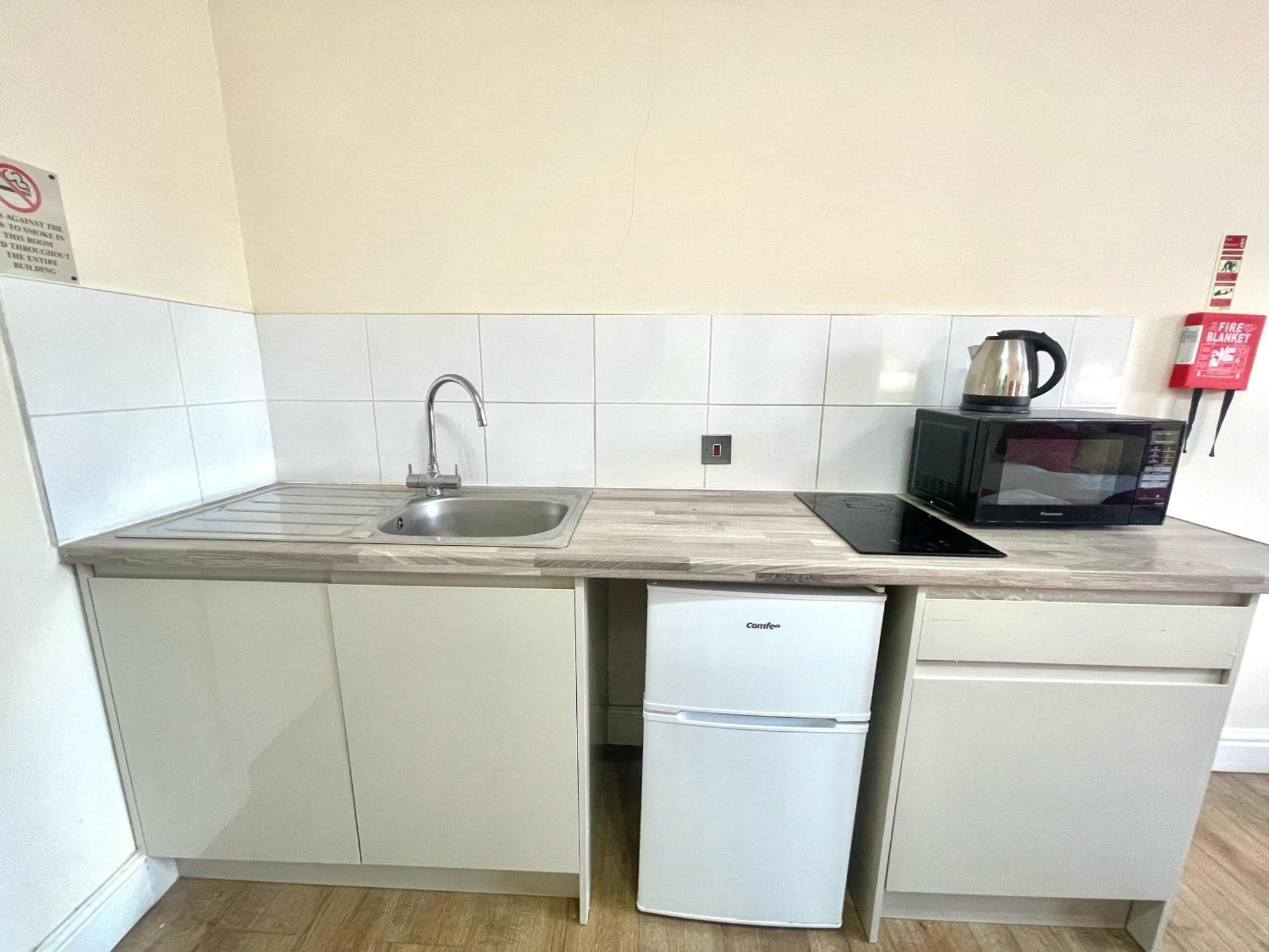 Crompton Guest House Χάνσλοου Εξωτερικό φωτογραφία